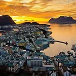 Apartament New By The Sea With Fjord View, Parking! Ålesund