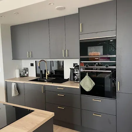 Apartment New By The Sea With Fjord View, Parking! Alesund