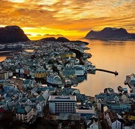 Apartment New By The Sea With Fjord View, Parking! Alesund