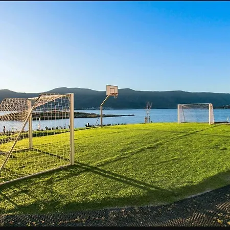 New By The Sea With Fjord View, Parking! 올레순