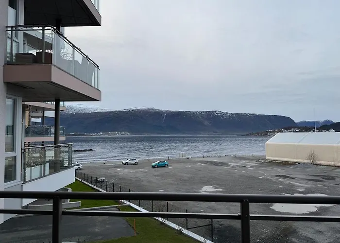 New By The Sea With Fjord View, Parking! Apartment Alesund