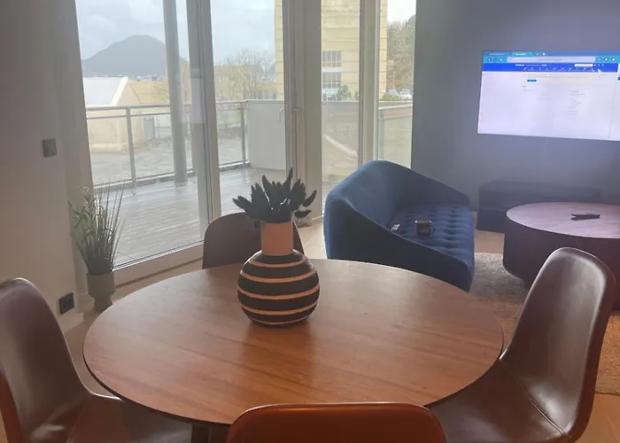 شقة New By The Sea With Fjord View, Parking! Ålesund