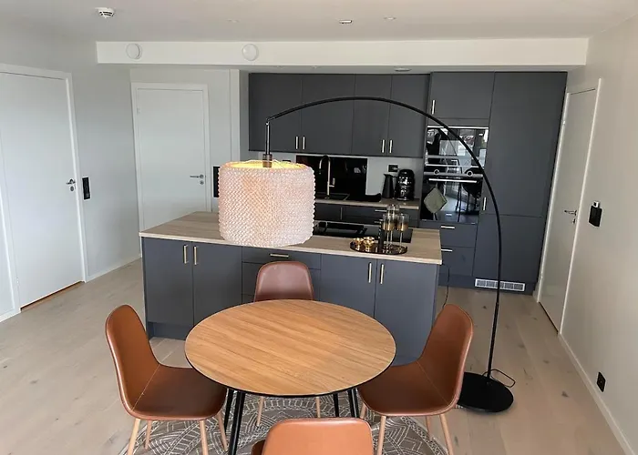 New By The Sea With Fjord View, Parking! شقة Ålesund
